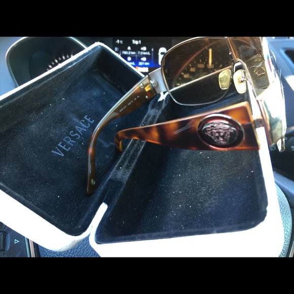 Versace sunglasses - Picture 6 of 8